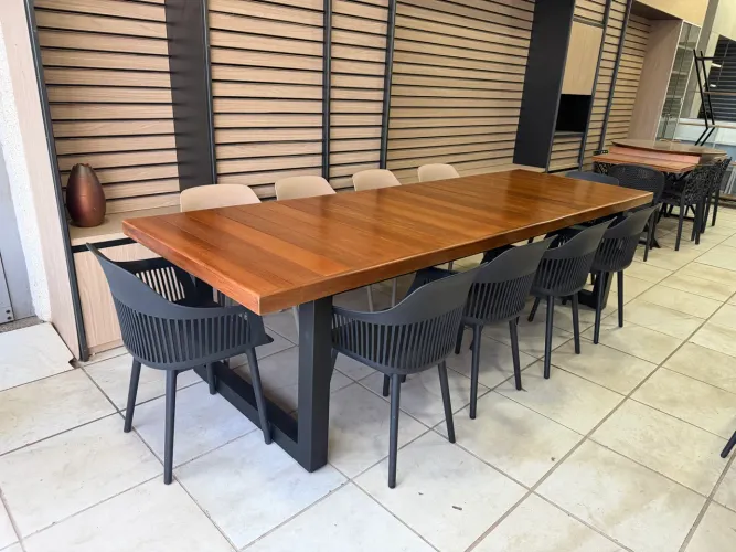 Mesa de madeira e Metalon 3x1