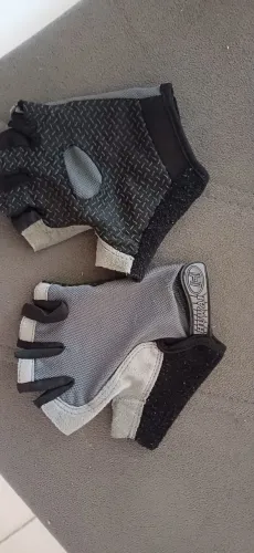 Roupa e acessórios para ciclista usado boa condição 