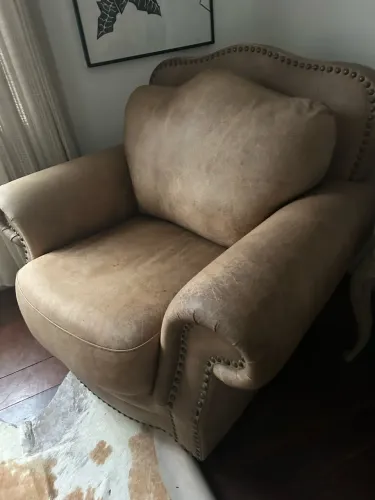 Poltrona de couro de porco chesterfield