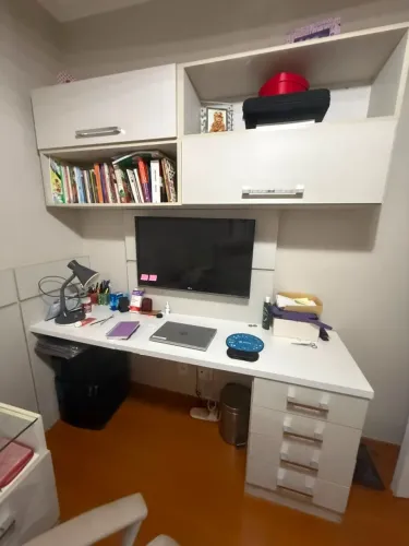 ESCRIVANINHA EM MDF COM 4 GAVETAS - 1,75 m x 0,75 m