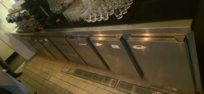 Balcões refrigerados industriais de inox. 8 unidades