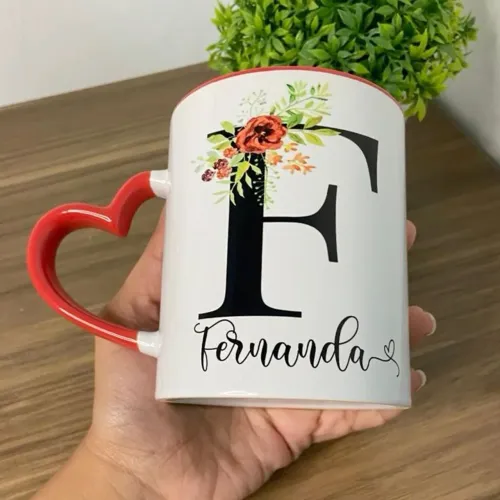 Caneca personalizada alça de coração