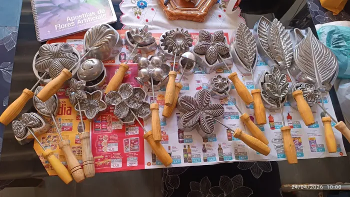 VENDO KIT PARA FLORES EM EVA
