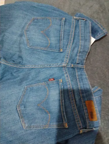 Calca Levis 38