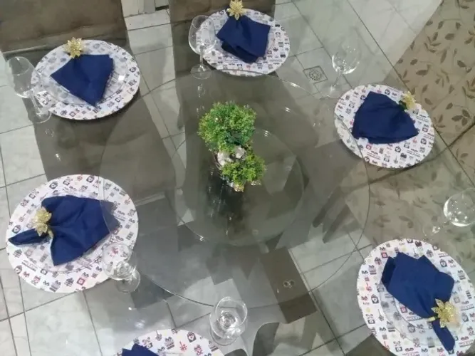 Mesa de jantar quadrada de vidro 1,5x1,5 , já vai com centro giratório de 80cm, d  vidro. 