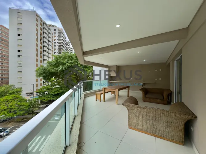 Apartamento reformado com varanda gourmet e lazer na Praia das Pitangueiras, Guaruja