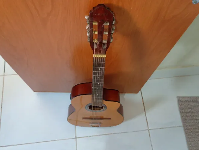 Violão giannini