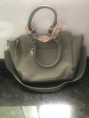 Bolsa satchel BCBG Paris Animal Scarf na cor cinza
