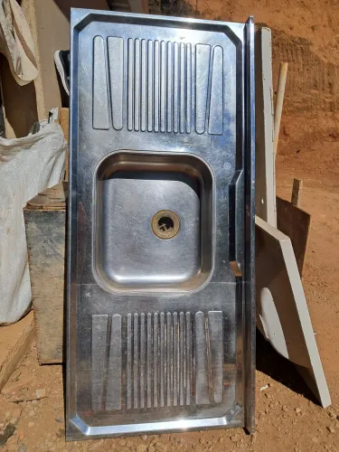 Pias de cozinha e banheiro