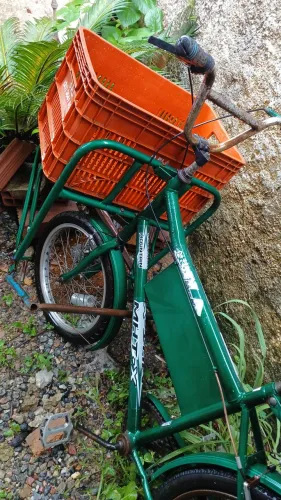 Bicicleta verde de carga pesada
