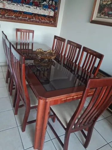 Mesa 8 cadeiras RUDNIK