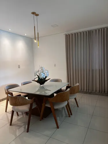 Mesa de jantar com 6 cadeiras 1.50x1.50 