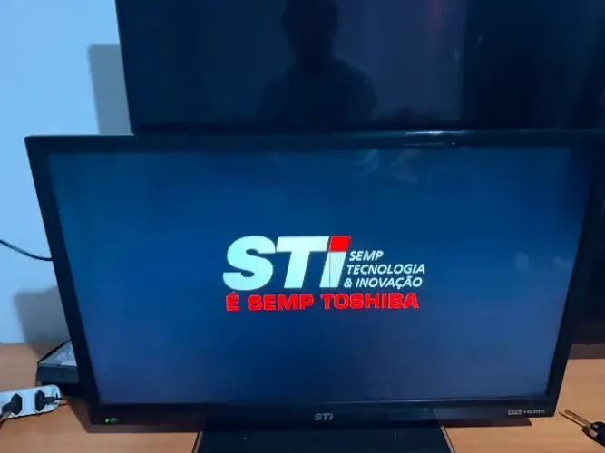 Tv 32 com detalhe