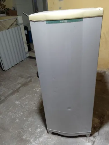 Vende Geladeira Consul 280. Litros Gelando muito ok