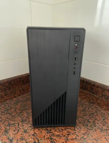 Gabinete Intel Core i5 256GB SSD 8GB RAM