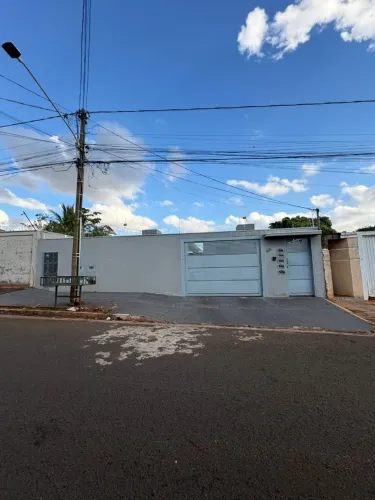 Casa Jardim Alto do São Francisco, valor do aluguel R$ 1.300,00, contato pela imobiliária.