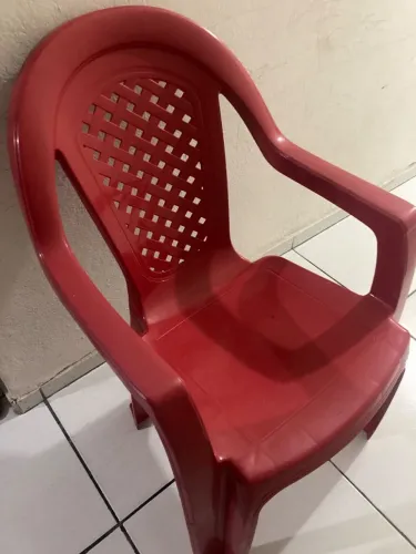 Duas por 100,00 Cadeira de plastico resistente
