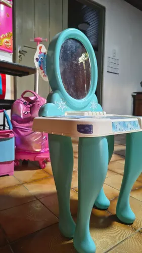 Penteadeira da Frozen infantil R$30,00