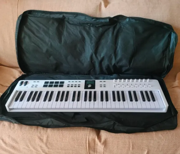 Vende teclado arturia keylab essencial 61c/bag