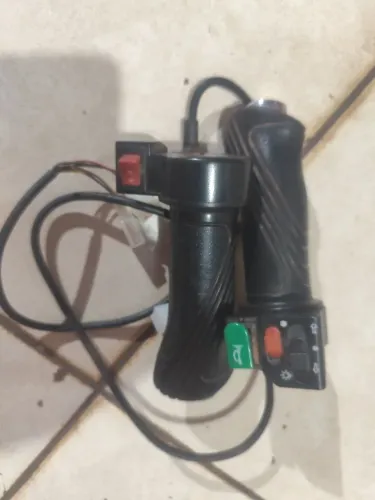 Acelerador e manopla com seta para bicicleta elétrica