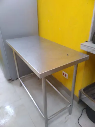 Mesa inox 1m altura 40cm largura