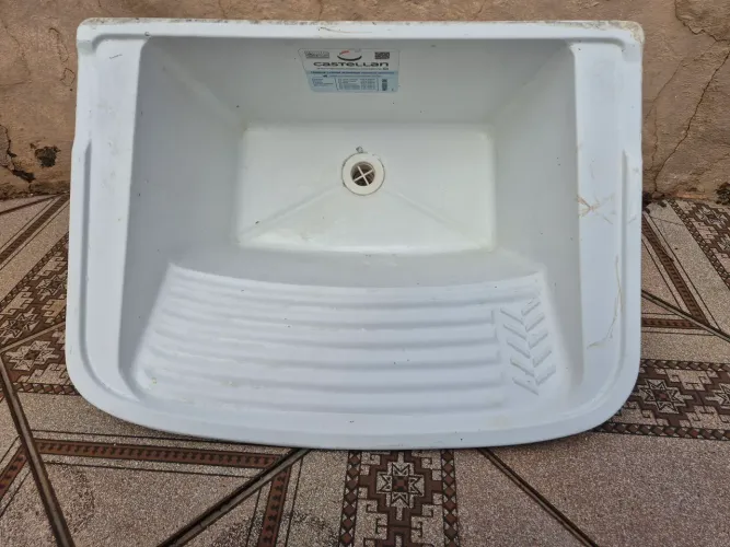 Tanque de lavanderia novo