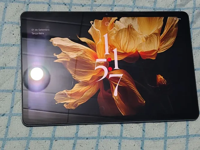 Redmi pad 2 ele tá novo pegando perfeitamente 256gb 8 RAM
