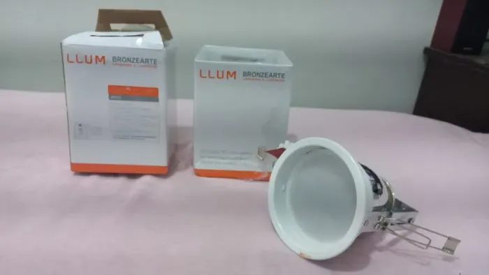 Spot de embutir LLUM Bronzearte refletor em alumínio anodizado Branco 