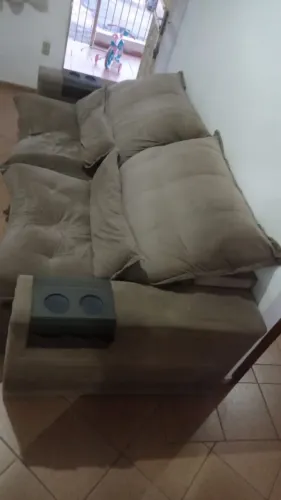 SOFA RETRÁTIL E RECLINÁVEL.