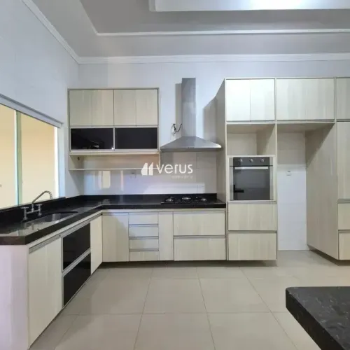 Casa para aluguel, 3 quartos, 1 suíte, 3 vagas, JARDIM PATRICIA - Uberlândia/MG