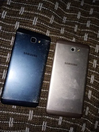 Vendo 2 celular pra retirada de peças trincado os 2 algum tempo parado já