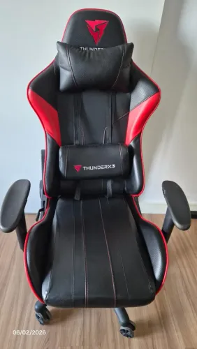 Cadeira Gamer Reclinável 180 graus Vermelho/Preto, Couro Sintético - Muito Nova