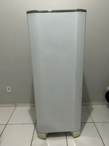 Vende-se geladeira