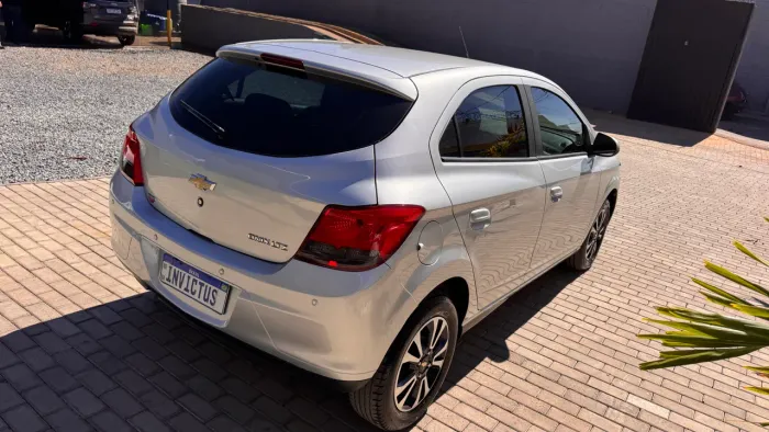 Chevrolet Onix Hatch LTZ 1.4 8V Flex Power Aut. 4P 2015