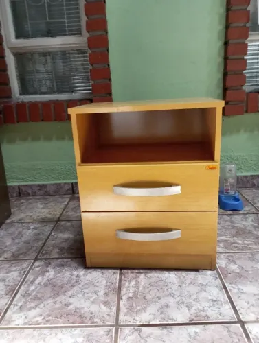 Criado mudo em bom estado 