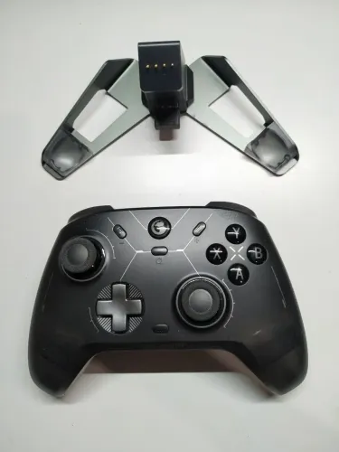 Controle Gamesir Cyclone 2 com Base de carregamento