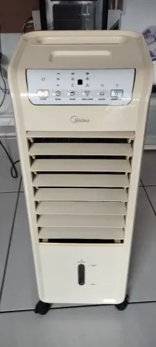 Climatizador Midea com garantia de 3 meses.