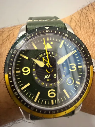 Relógio AVI-8 Airmaster GMT Automático