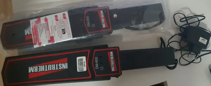 Detector de metais mod. DM-600, com indicação visual e sonora