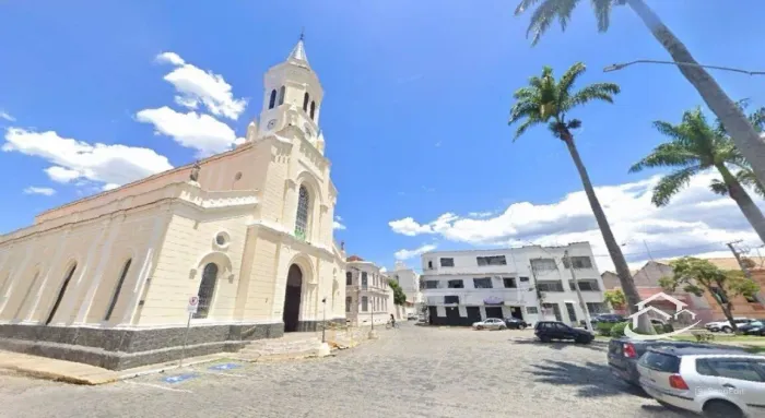 Apartamento na Praça da Matriz no Centro de Lorena para Locação ou Venda