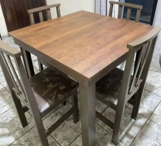 Mesa com 4 cadeiras novo