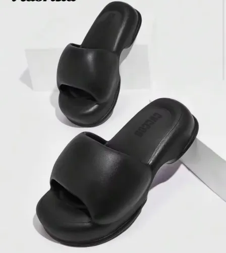 Sandália preta slide