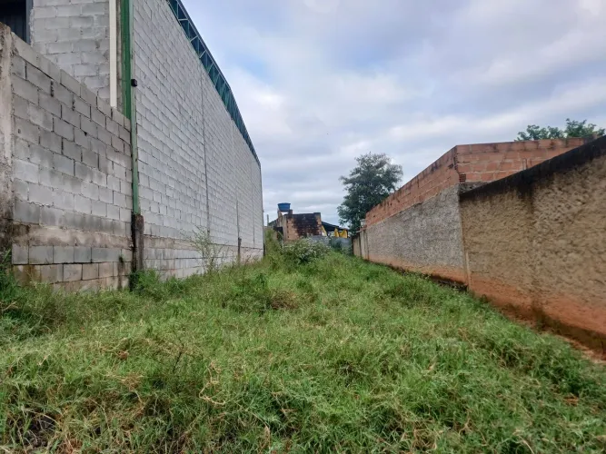 Vendo Excelente meio lote região do PTB Betim mg