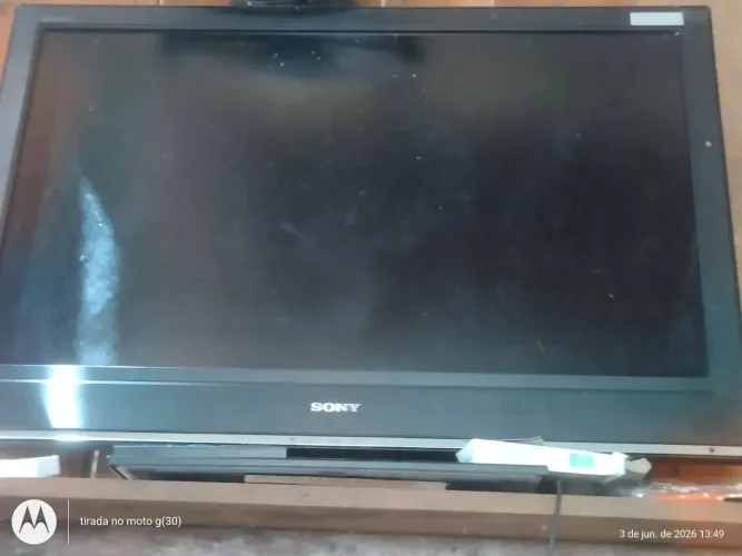 Estou vendendo essa tv e ela vai com o aparelho conversor digital e controle remoto 