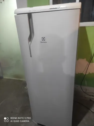 Vendo geladeira funcionando perfeitamente retirar em são José 