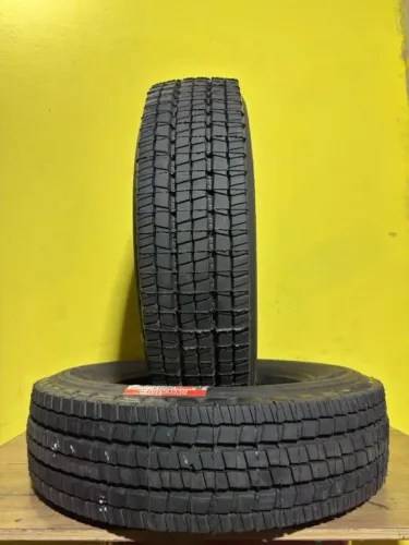 Pneus 215/75R17.5 Reformados Com Borracha Vipal e 1 Ano De Garantia - R$ 550.00 A Unidade