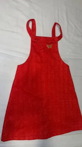 VENDO VARIOS VESTIDOS PARA IDADE DE 3 A 5 ANOS