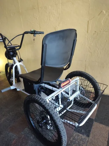 Triciclo elétrico excelente estado