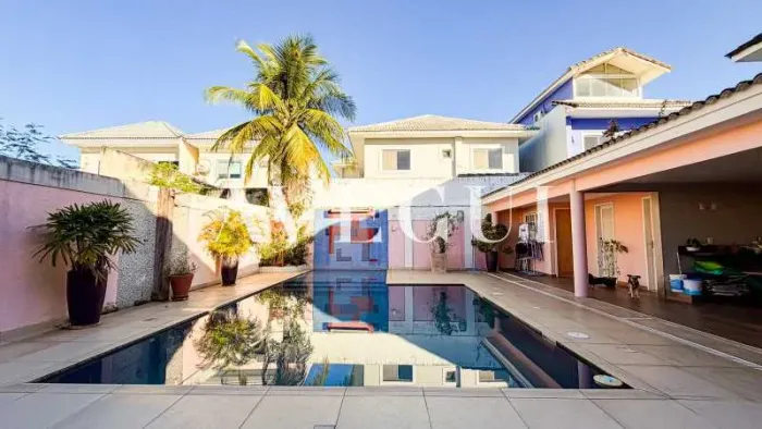 Casa em Condomínio : Triplex / Residencial / Barra da Tijuca