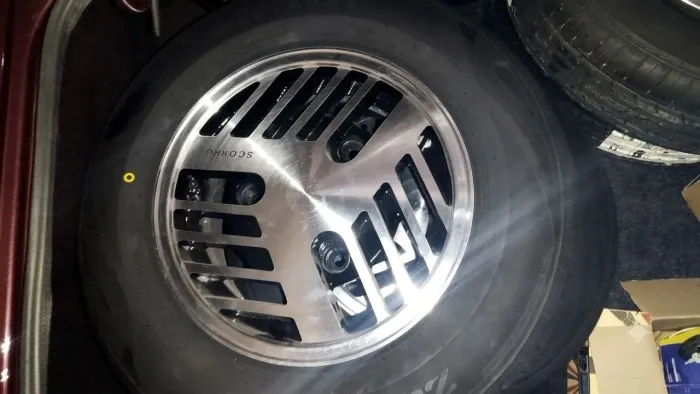 Antigas todas Scorro para a linha Ford 3 furos com 4 pneus novos excelente estado